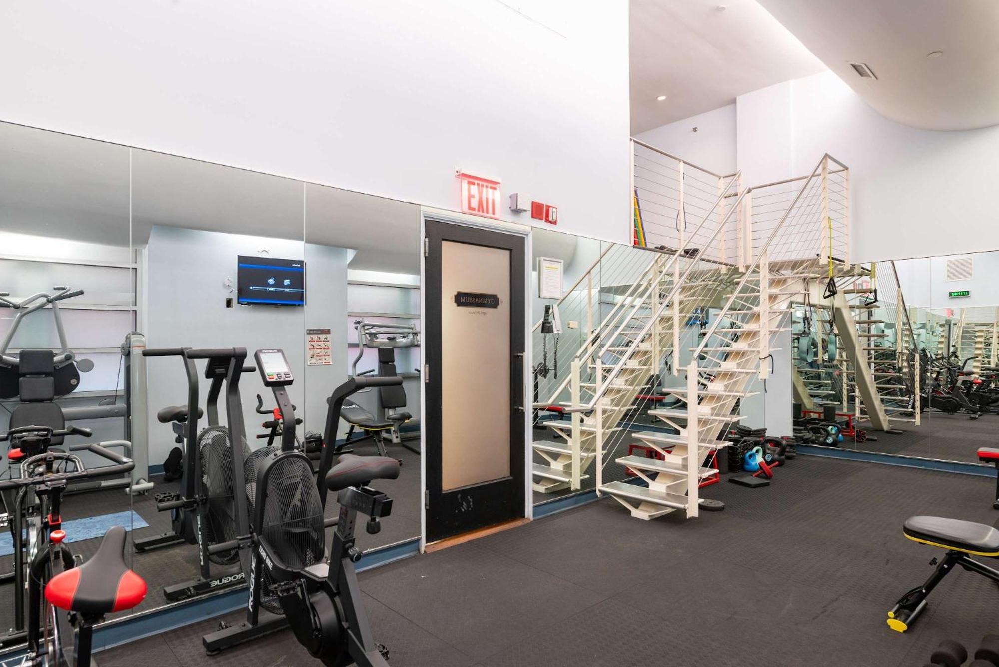 Centrally Located 2 Bdr W Gym & * New York