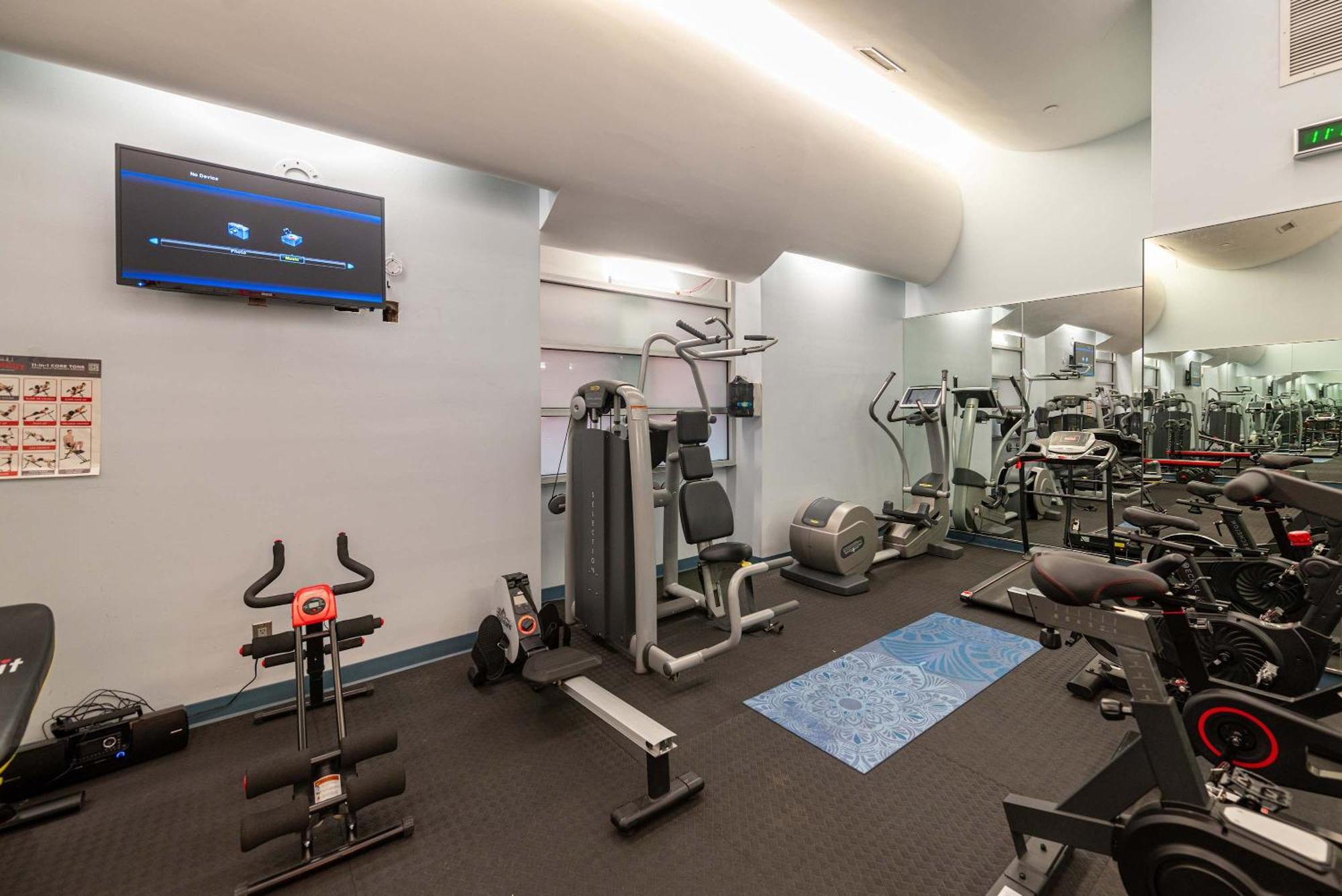 Centrally Located 2 Bdr W Gym &