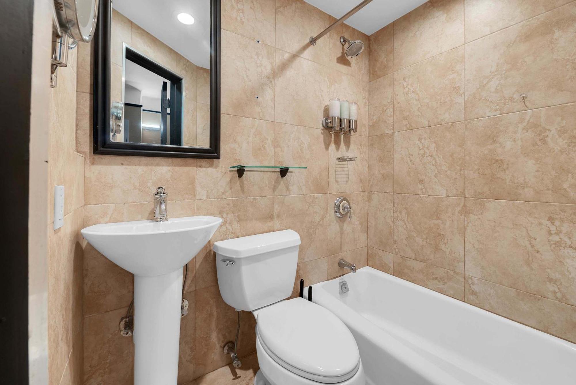 Centrally Located 2 Bdr W Gym & * New York