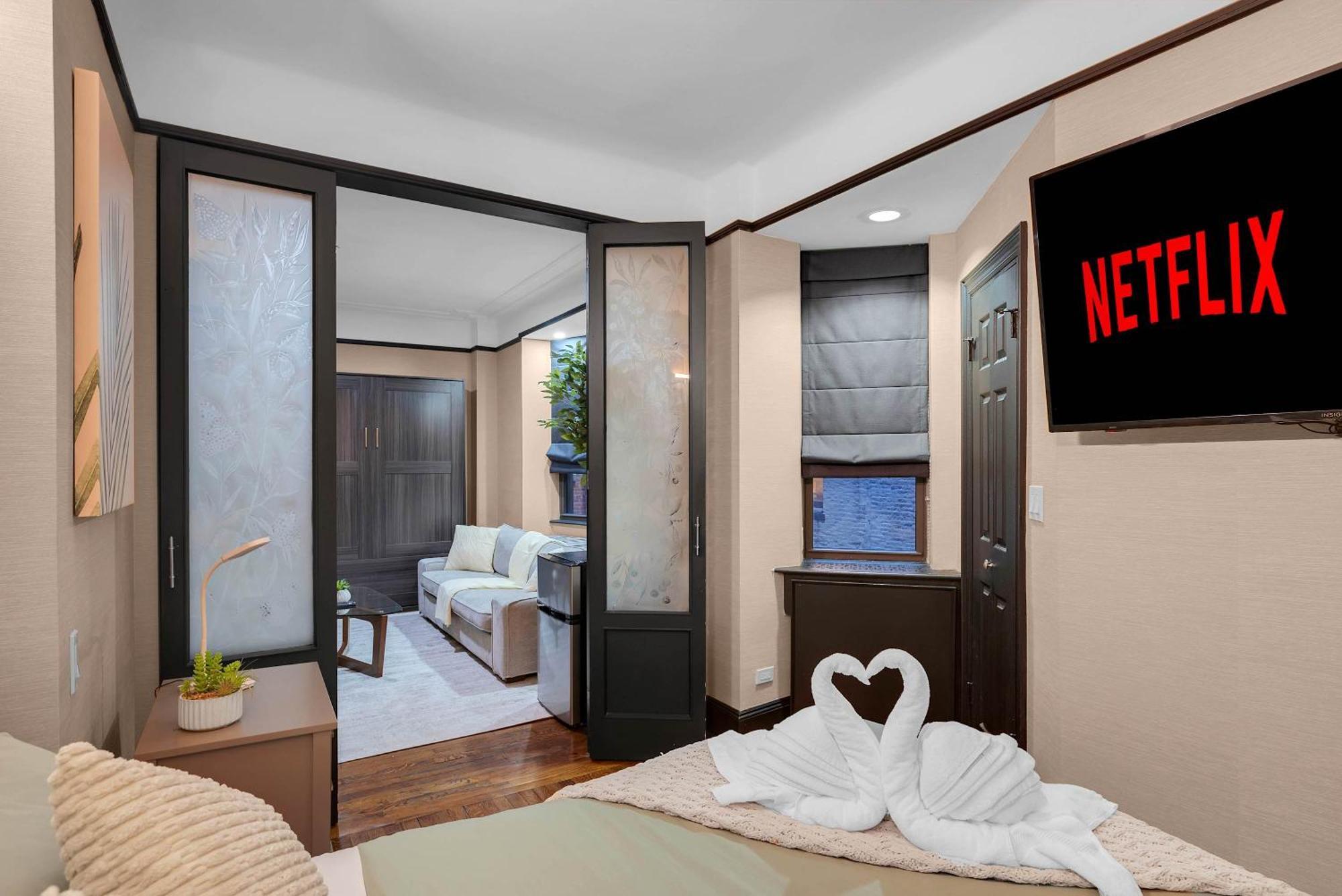 Centrally Located 2 Bdr W Gym & Apartment *