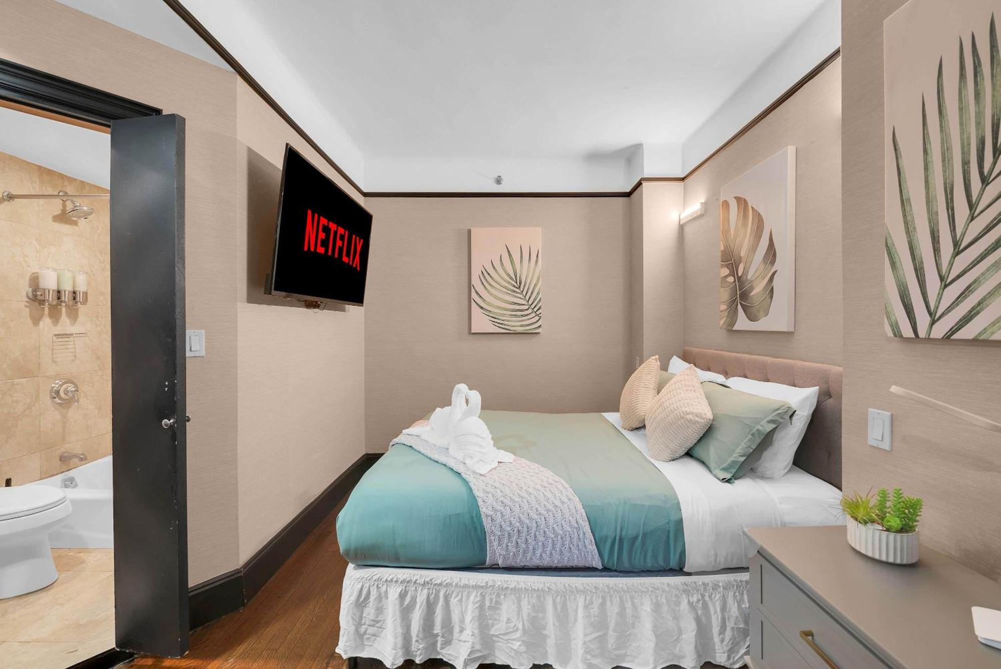 Centrally Located 2 Bdr W Gym & *