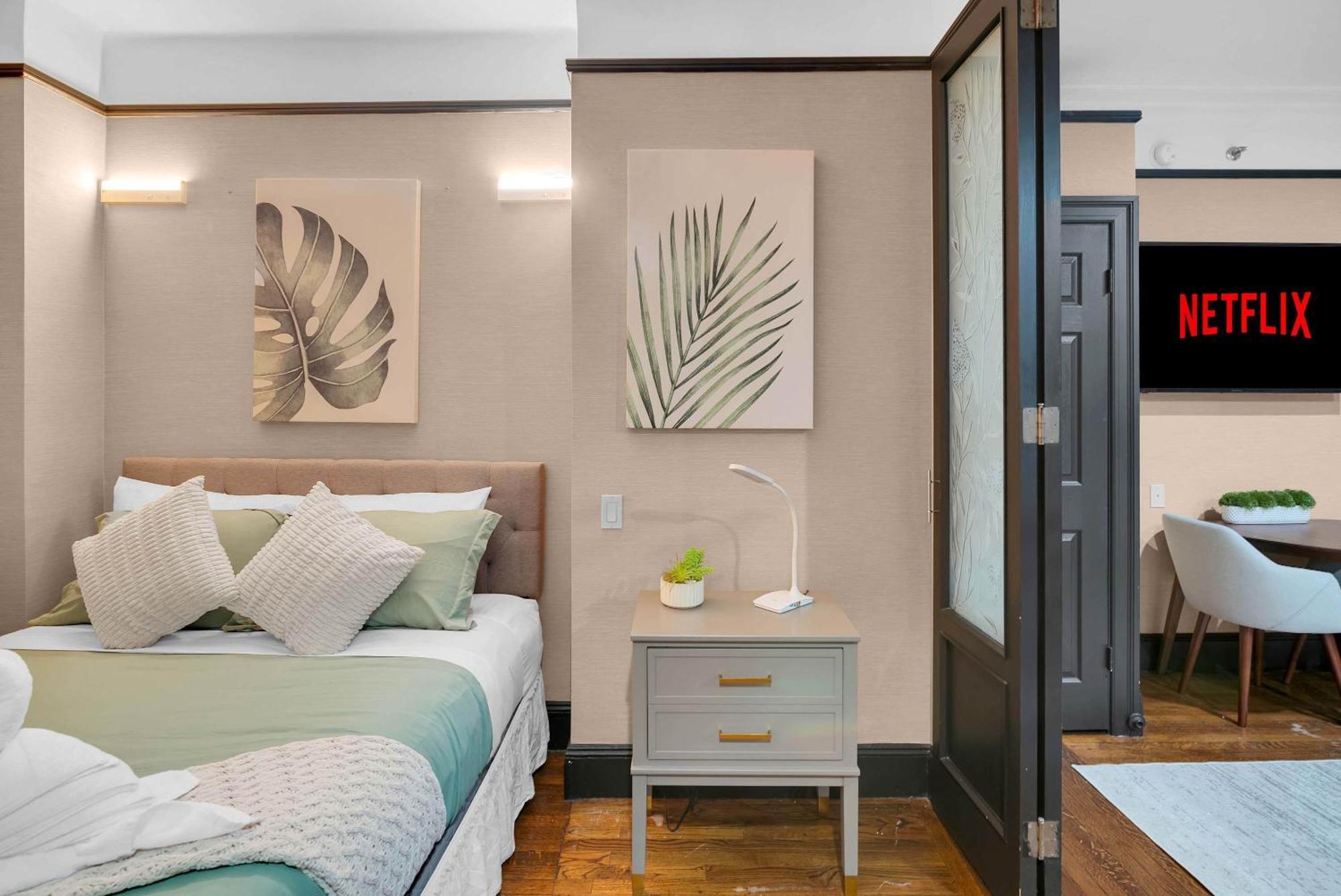 Centrally Located 2 Bdr W Gym & Apartment *