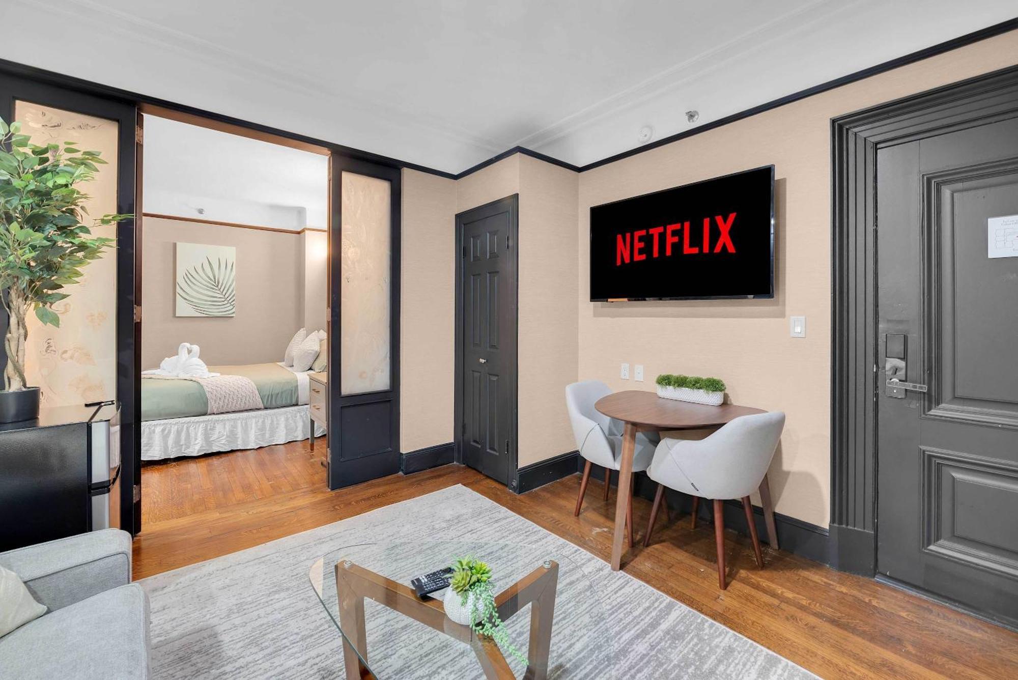 Centrally Located 2 Bdr W Gym & *