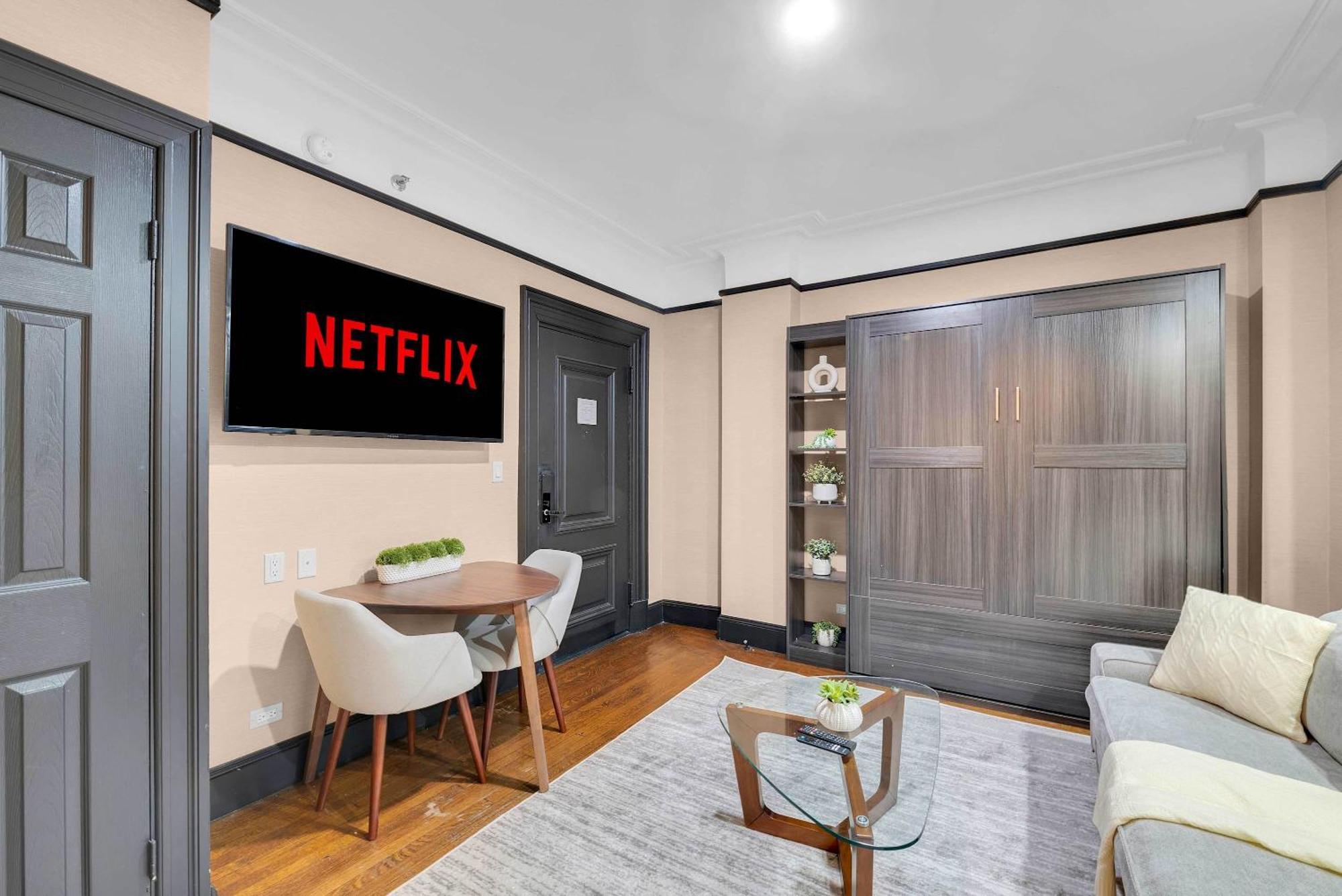 Centrally Located 2 Bdr W Gym & New York