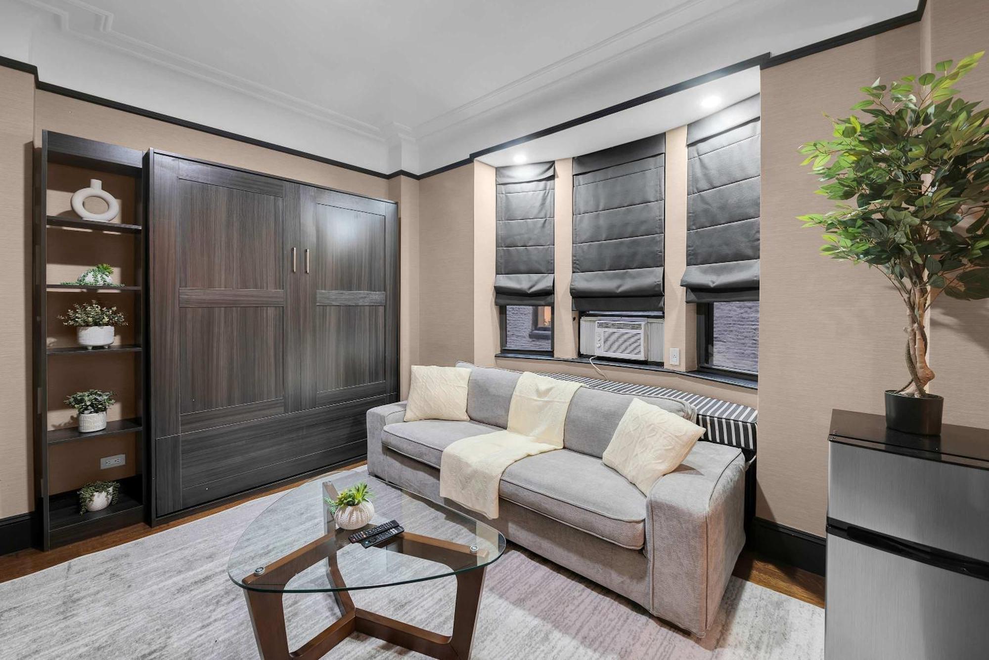 Centrally Located 2 Bdr W Gym & *